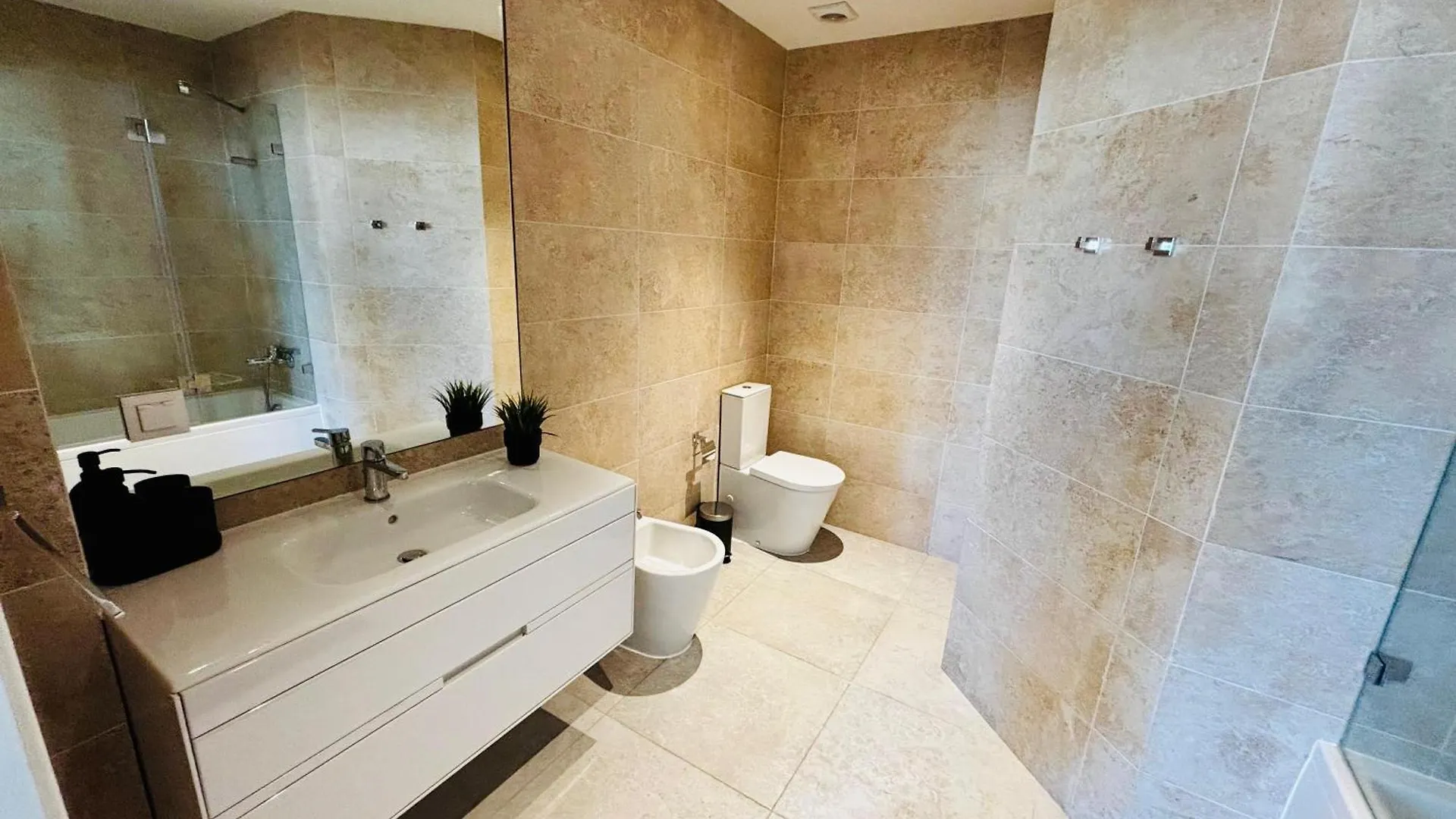 Mary Pink - No Rc B - Magnificient One-Bedroom Apartment Lisbon Portugal